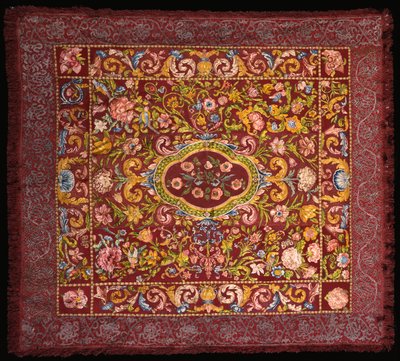 Una alfombra de mesa italiana bordada con sedas de colores brillantes con un medallón central de rosas dentro de un campo de lirios y flores más grandes de Italian School