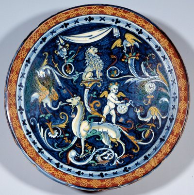 Taza de mayólica de Cafaggiolo decorada con animales fantásticos de Italian School