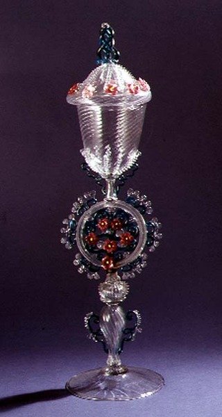 Copa incolora con tallo coloreado elaborado por Salviati & Co., 1869 de Italian School