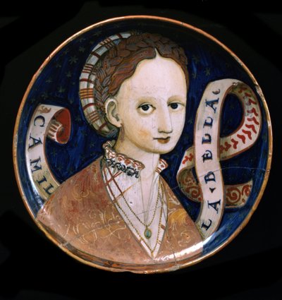 Copa decorada con un rostro femenino (Camilla bella). Es un plato de mayólica que los hombres ofrecían a las mujeres que amaban (coppa amatoria) 1530-1537 Diam. 21 cm Museo del Hermitage San Petersburgo de Italian School