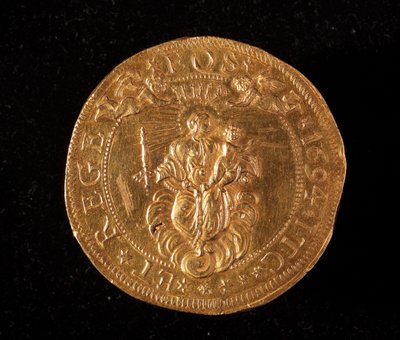Moneda de la República de Génova: moneda de 25 doppie de oro. Diámetro 52.5 mm. 1694. Reverso. Genes Musei di Strada Nuova (inv. 6457) de Italian School