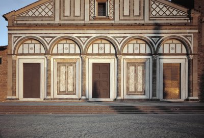 Detalle de la fachada de la iglesia de Italian School