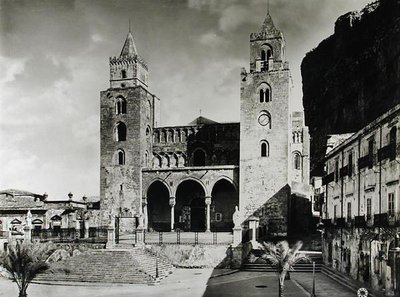 Exterior del Duomo, comenzado en 1131 por el Rey Roger II (d.1154) de Sicilia de Italian School