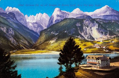 Hotel Molveno con el Grupo de Brenta y Val delle Seghe, tarjeta postal, Trentino-Alto Adigio, Italia, siglo XX. de Italian School