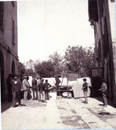 Hombres Erigiendo Barricadas en Porta Garibaldi, durante los Disturbios en Milán, 6-9 de Mayo de 1898 de Italian School