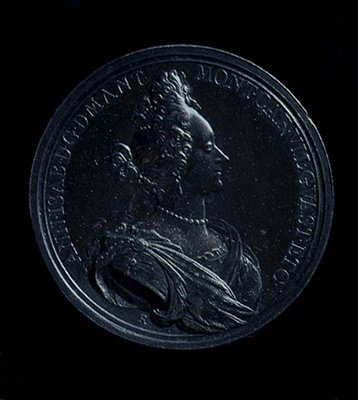 Anverso de una medalla de retrato de Anna Isabella de Mantua, acuñada en 1698. Inscripción: ANN-I SAB- D G MANT MONT CAR VIL GVAST ET C de Italian School