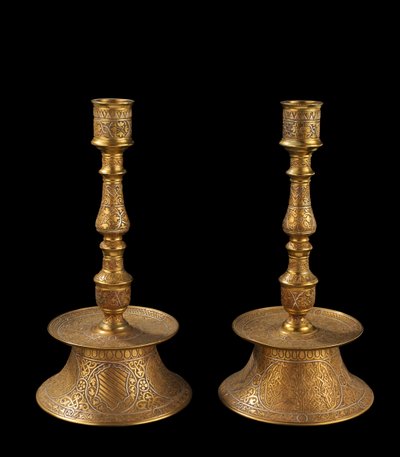 Par de candelabros de bronce fundido con revestimiento de plata, cada uno con un escudo de armas, anteriormente llamado "Belegno de Venecia", y un escudo en blanco, 1800-99 de Italian School