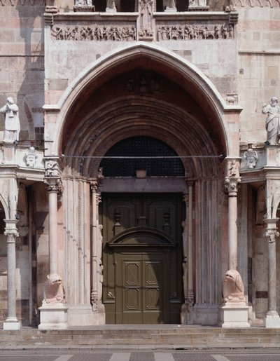Protiro de la catedral, finales del siglo XIII-principios del siglo XIV de Italian School