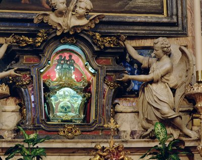 Reliquia del cráneo de San Luis Gonzaga situada en el altar mayor de Italian School