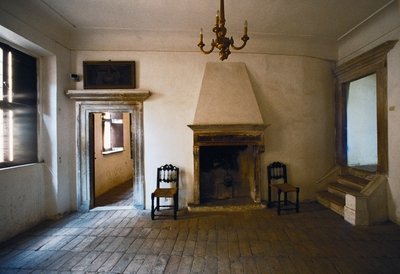 Habitación con chimenea en la casa natal de Rafael (1483-1520) de Italian School