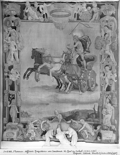 Tapiz de las Estaciones, Apolo conduciendo el Carro del Sol, c.1642 de Italian School