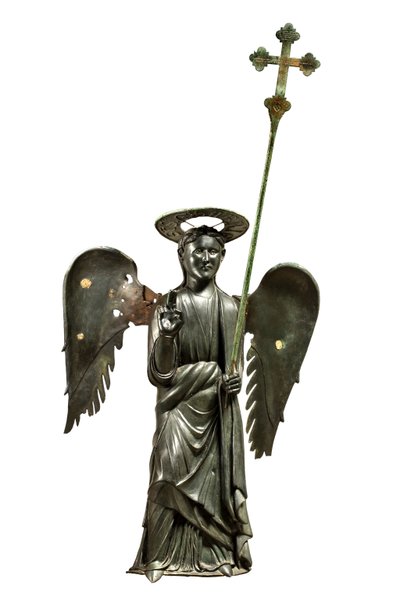 San Gabriel Arcángel sosteniendo una cruz procesional, estatua de bronce del siglo XII, Cruz de 1369 de Italian School