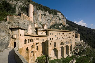 Vista del Monasterio de San Benedetto (Sacro Speco) de Italian School