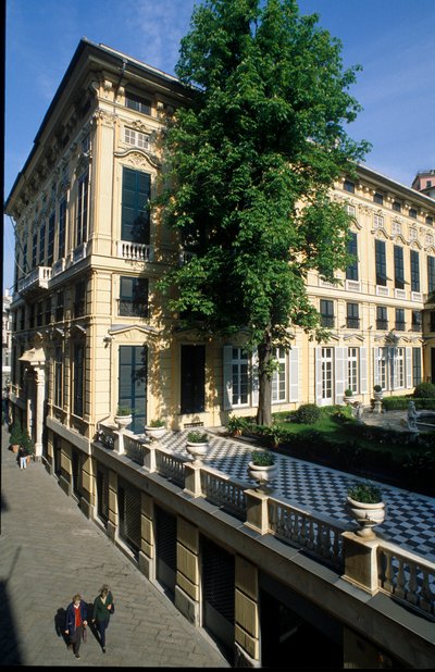 Vista del Palacio Bianco (o Palacio de Luca Grimaldi) construido entre 1530 y 1540 en Génova, Italia de Italian School