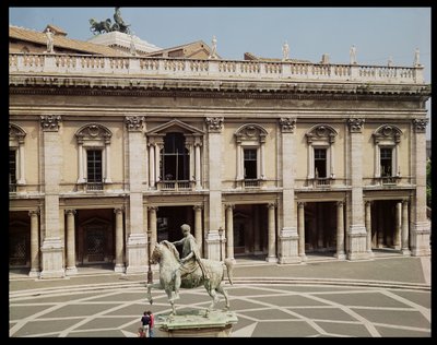 Vista del Palazzo Nuovo y la estatua ecuestre de Marco Aurelio (121-180 d.C.) de Italian School