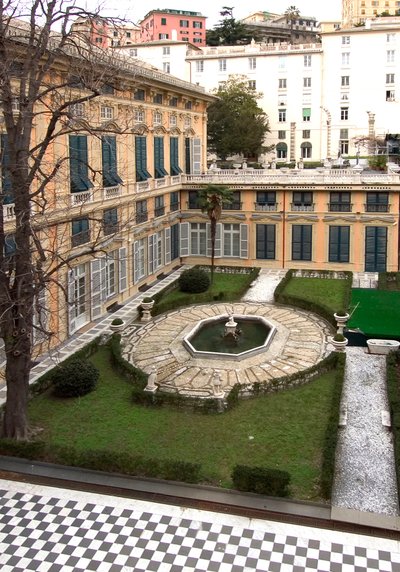 Vista del patio del Palacio Bianco (o Palacio de Luca Grimaldi) construido entre 1530 y 1540 en Génova, Italia de Italian School