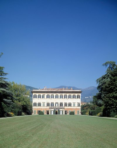 Vista de la fachada de Villa reale di Marlia (o Palazzo Orsetti) de Italian School
