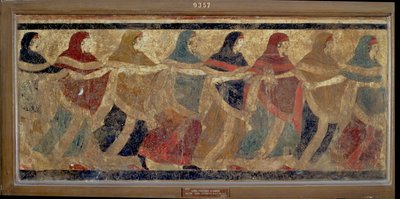 Mujeres realizando la danza ceremonial funeraria en cadena, de Ruvo, siglo IV a.C. de Italian School