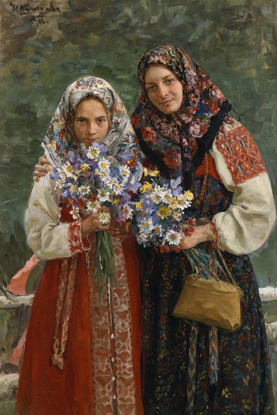 Flores silvestres. (Flores del Prado). Una madre y su hija, elegantes con sus vestidos folclóricos y un colorido pañuelo que cubre su cabello, sostienen un ramo de flores silvestres en sus manos. Pintura de Ivan Semyonovich Kulikov (Koulikov) (1875) de Ivan Semyonovich Kulikov