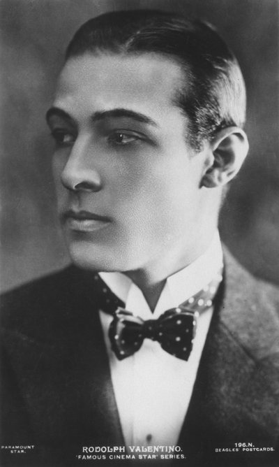 Rudolph Valentino 1895-1926, actor italiano, conocido simplemente como Valentino y también un ícono pop temprano de J. Beagles and Co.