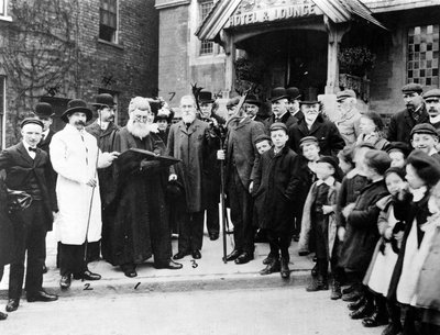 Jurando sobre los cuernos en Highgate, 28 de marzo de 1906 de J. Benjamin Stone