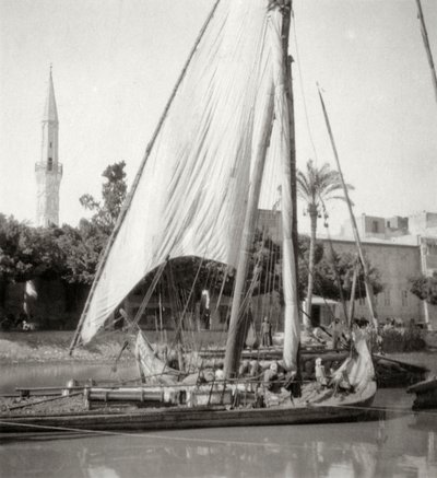 En el Canal Mahmoudiyah, Alejandría, Egipto, siglo XX de J. Dearden Holmes