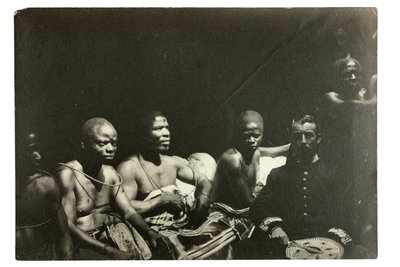 Capitán Gallwey y jefes Edo, Benín, Nigeria, 1892 de J. H. Swainson