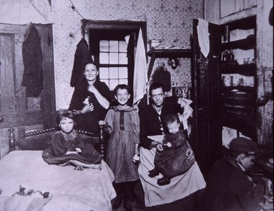 Vivienda en tugurios, Ciudad de Nueva York c.1905 (foto en blanco y negro) de Jacob August Riis
