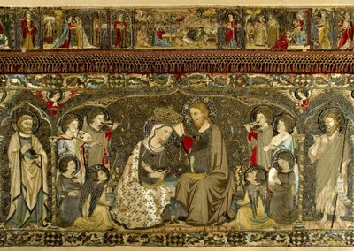 La Coronación de la Virgen entre ocho ángeles y catorce santos (bordado eclesiástico) par Cambi, Jacopo (activo ca 1336) de Jacopo Cambi