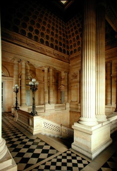 La Escalera de Honor, construida en 1768 de Jacques Denis Antoine