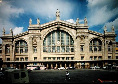 Vista de la fachada de la Gare du Nord, construida en 1861-63 de Jacques Ignace Hittorff