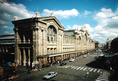Vista de la fachada de la Gare du Nord, construida en 1861-63 de Jacques Ignace Hittorff