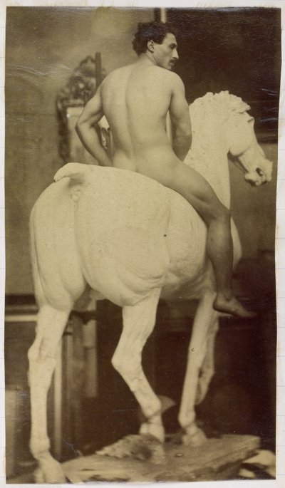 Estudio de un modelo desnudo masculino, sentado sobre un caballo de yeso, en el estudio de Jacques de Lalaing, posible estudio preliminar para Retrato ecuestre, Museo de Bellas Artes de Gante de Jacques Lalaing (attributed to)