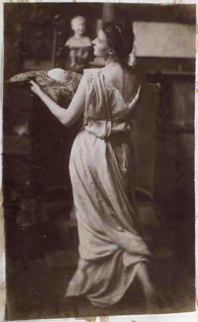 Estudio de una modelo femenina con drapeado, vista desde atrás, en el estudio de Jacques de Lalaing de Jacques Lalaing (attributed to)