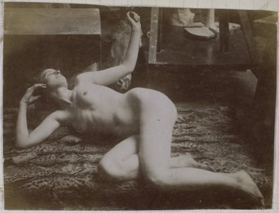 Estudio de una modelo de desnudo femenino, acostada sobre una piel de tigre, en el estudio de Jacques de Lalaing de Jacques Lalaing (attributed to)