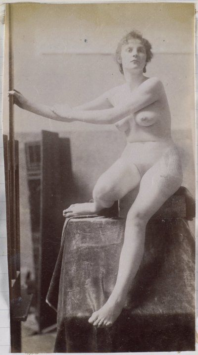 Estudio de un modelo desnudo femenino, sentado y visto de frente, en el estudio de Jacques de Lalaing, estudio preliminar para la tumba de Fernand Scribe en el cementerio de Gante de Jacques Lalaing (attributed to)