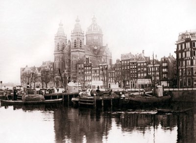 Iglesia de San Nicolás dentro de las murallas, Ámsterdam, 1898 de James Batkin