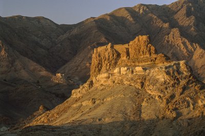 Una fortaleza en ruinas utilizada antaño por los Asesinos, una secta extremista. Cerca de Semnan, en el norte de Irán. de James L Stanfield