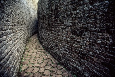 Las ruinas del Gran Zimbabue se construyeron entre 1250 d.C. de James L Stanfield