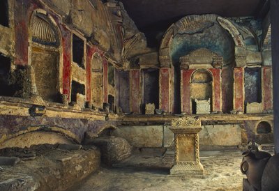 La antigua necrópolis bajo la Basílica de San Pedro. Basílica de San Pedro, Ciudad del Vaticano. de James L Stanfield