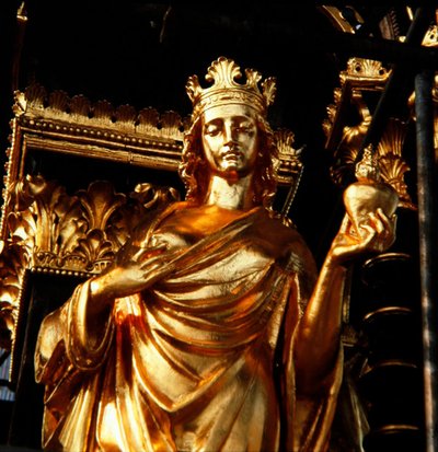 Caridad, una de las cuatro virtudes cristianas de la torre del dosel del Albert Memorial, completada en 1876 de James Redfern