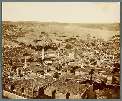 «El Bósforo» [Estambul. Panorama de la ciudad - vista hacia el estrecho del Bósforo] de James Robertson