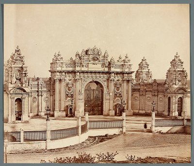 Estambul. Palacio de Dolmabahçe - puerta de James Robertson