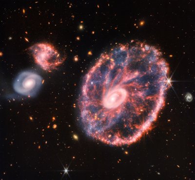 Galaxia Cartwheel (Imagen compuesta de NIRCam y MIRI) de James Webb Space Telescope (NASA)