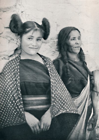 Una niña Hopi de Arizona y su madre, 1912 de James and Pierce