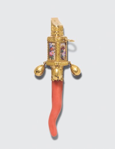 Sonajero, mordedor y silbato infantil de la Regencia, marcado Londres 1815/1816 (oro esmaltado y coral) de James and Ray John Montague