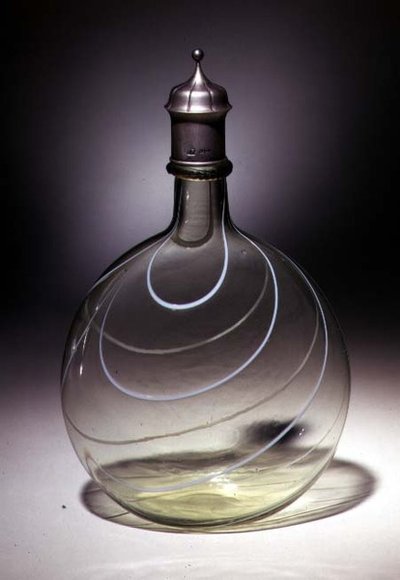 Decantador de vidrio (vidrio y metal) de James and Sons Powell