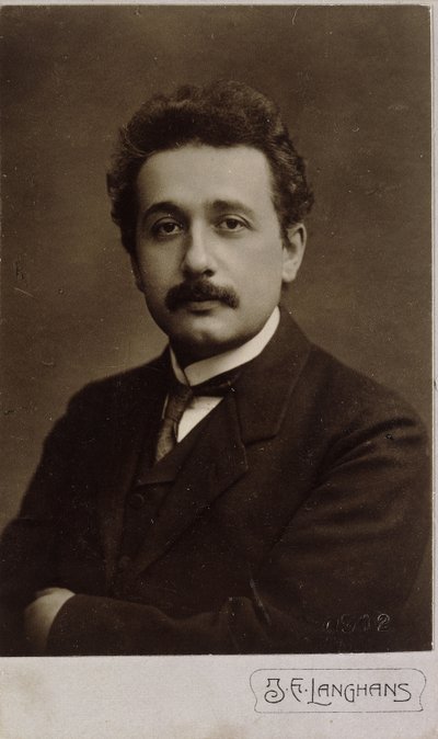Retrato carte-de-visite de Albert Einstein tomado en Praga en 1912, 1912 de Jan Langhans