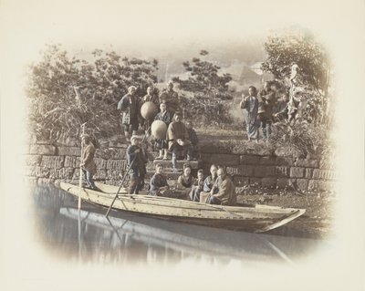 Un bote en la orilla del río, Japón de Japanese Photographer