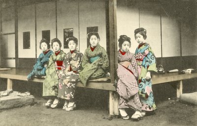 Grupo de mujeres japonesas, probablemente geishas de Japanese Photographer